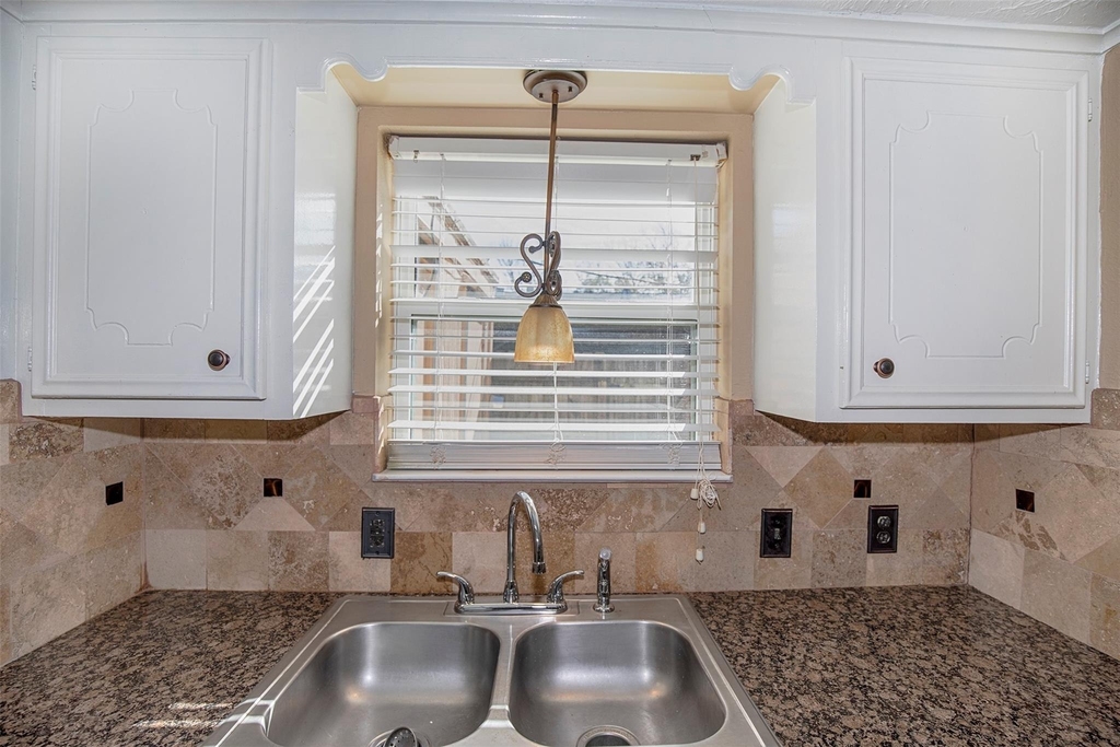 431 Sunset Drive - Photo 5