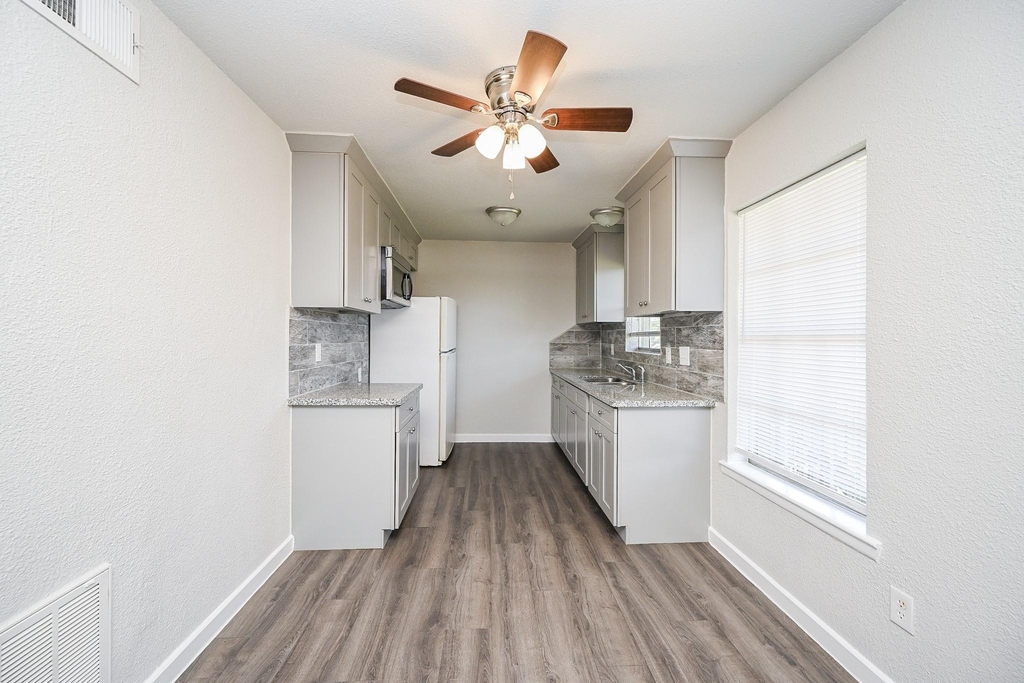 1518 East Avenue - Photo 25