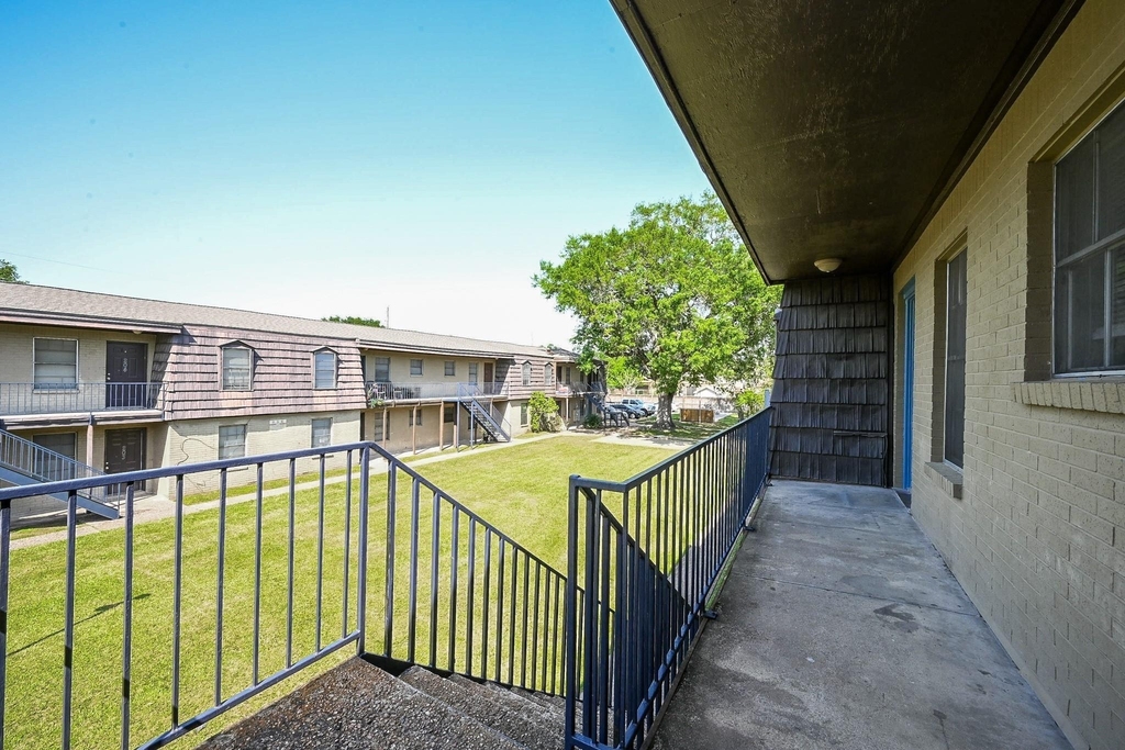 1518 East Avenue - Photo 4