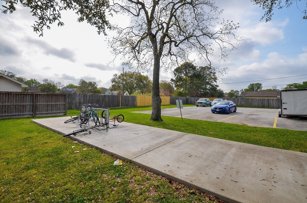1518 East Avenue - Photo 2