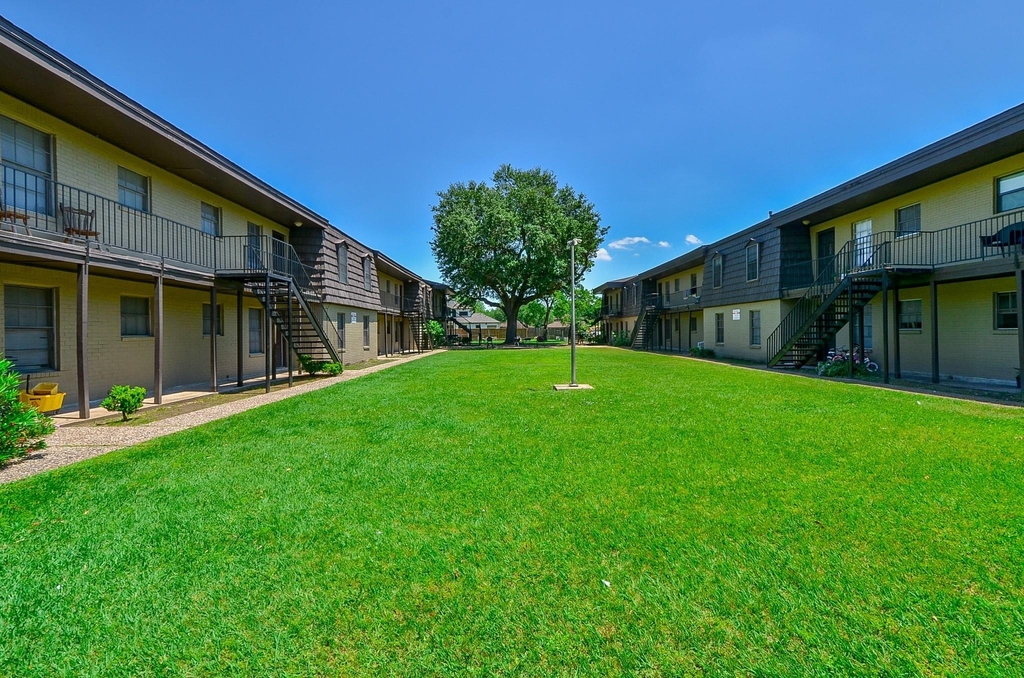 1518 East Avenue - Photo 36