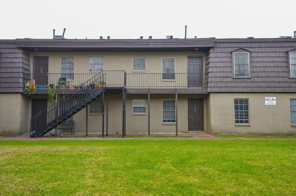 1518 East Avenue - Photo 1