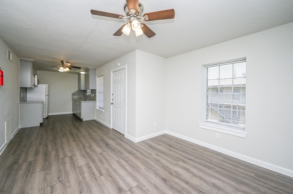 1518 East Avenue - Photo 0