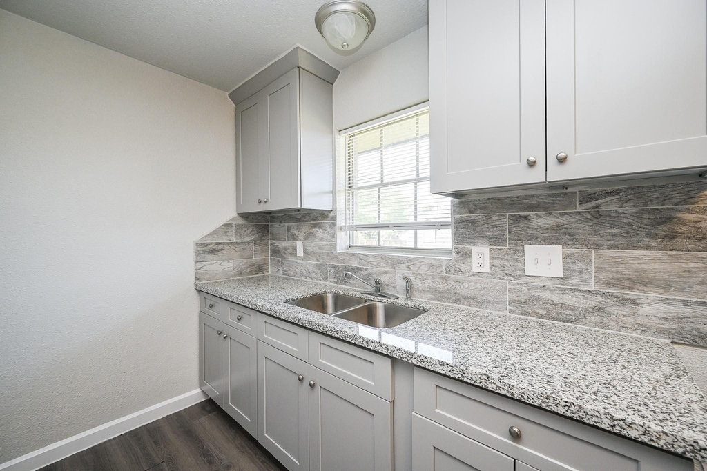 1518 East Avenue - Photo 22