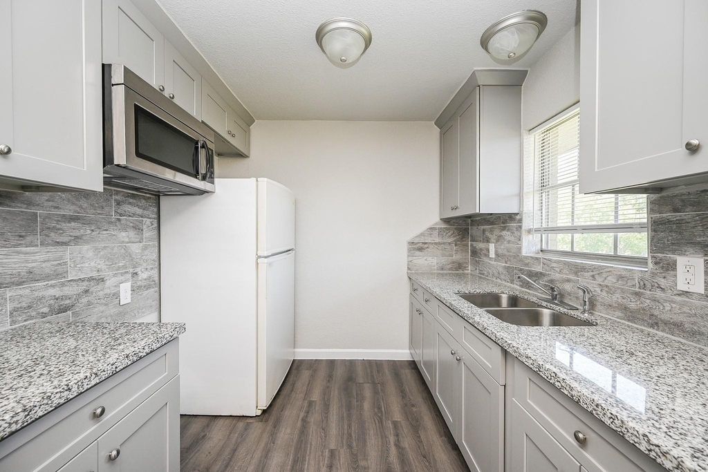 1518 East Avenue - Photo 23