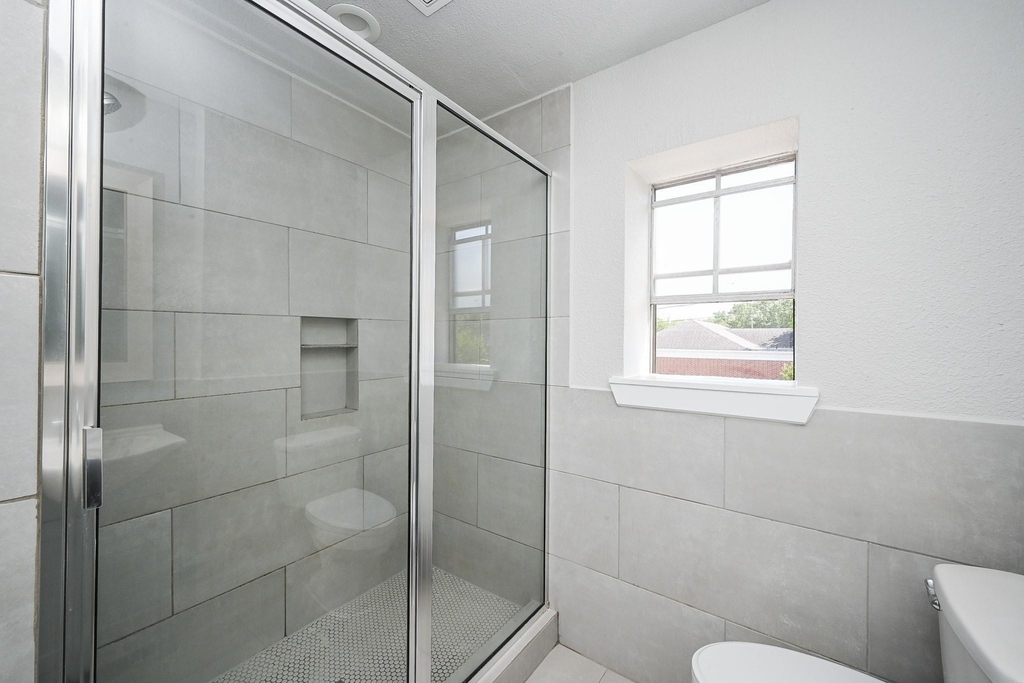 1518 East Avenue - Photo 9
