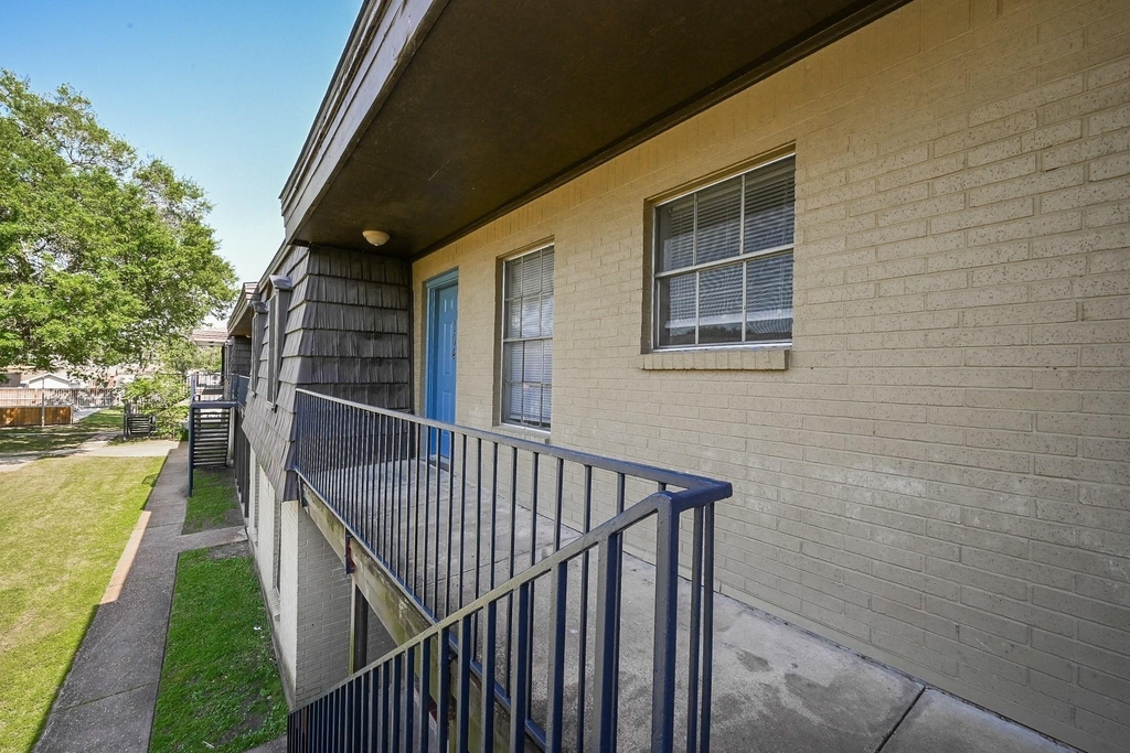 1518 East Avenue - Photo 3