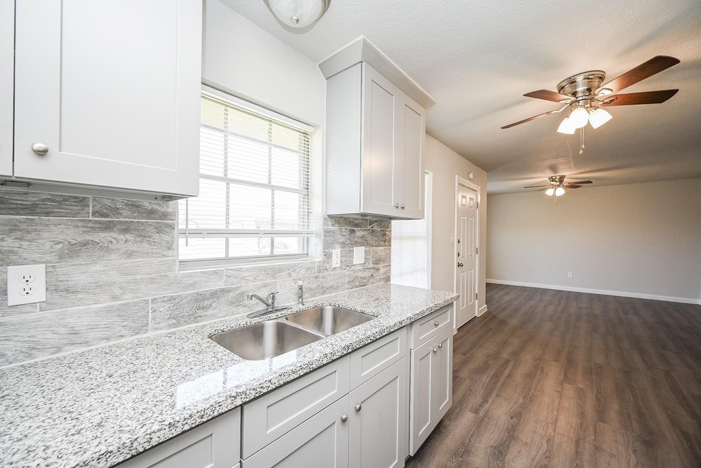 1518 East Avenue - Photo 20
