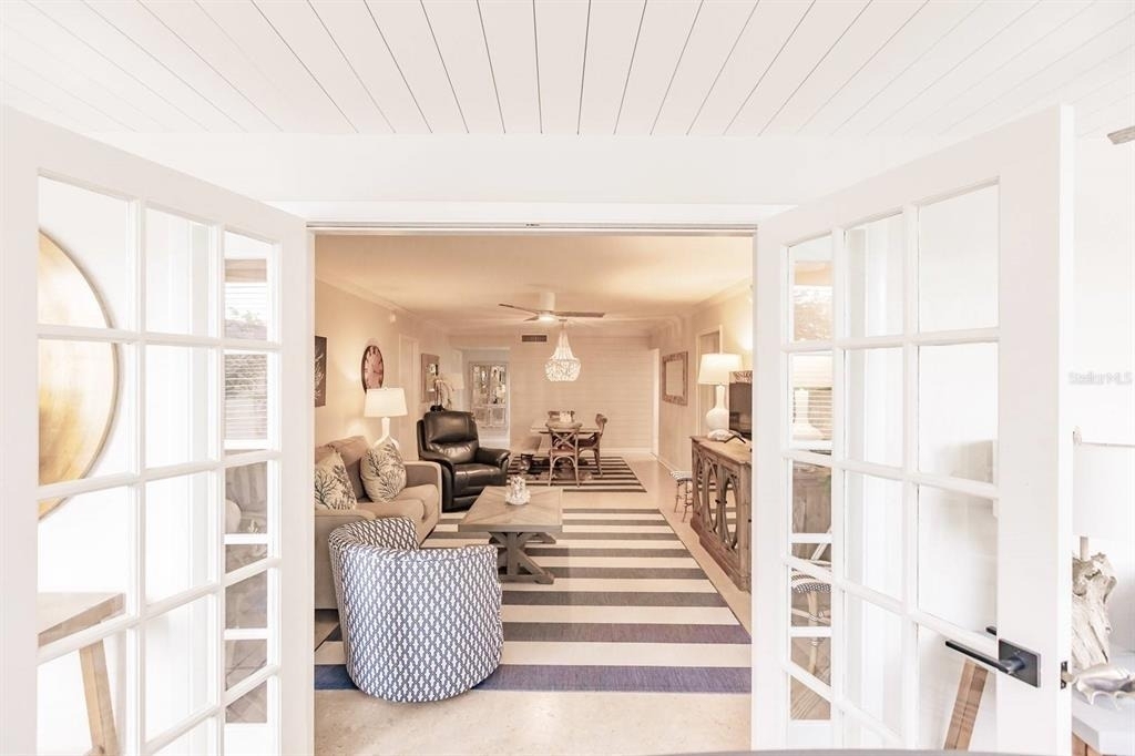 1055 W Peppertree Drive - Photo 22