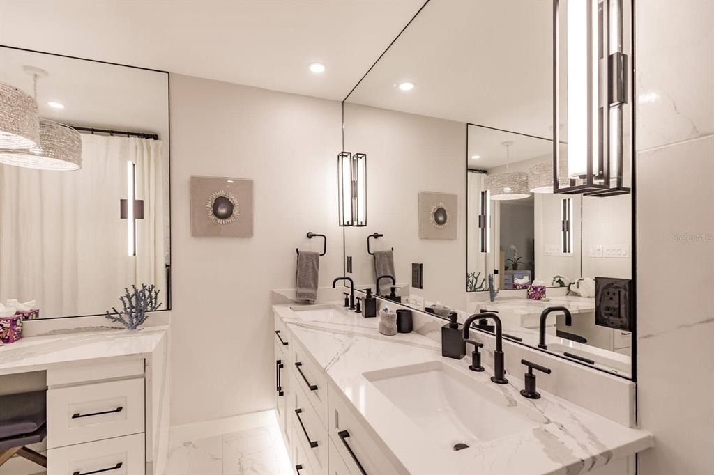 1055 W Peppertree Drive - Photo 13