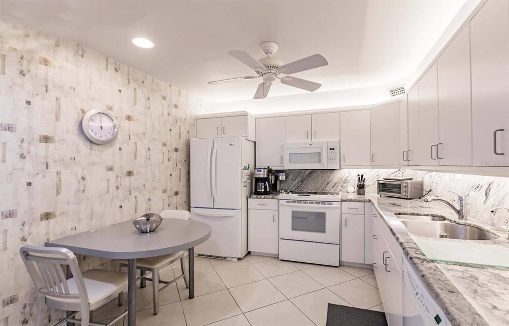 1055 W Peppertree Drive - Photo 6