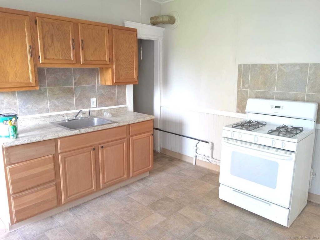 121 Lounsbury Street - Photo 1
