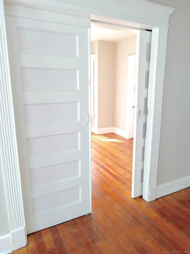 121 Lounsbury Street - Photo 5