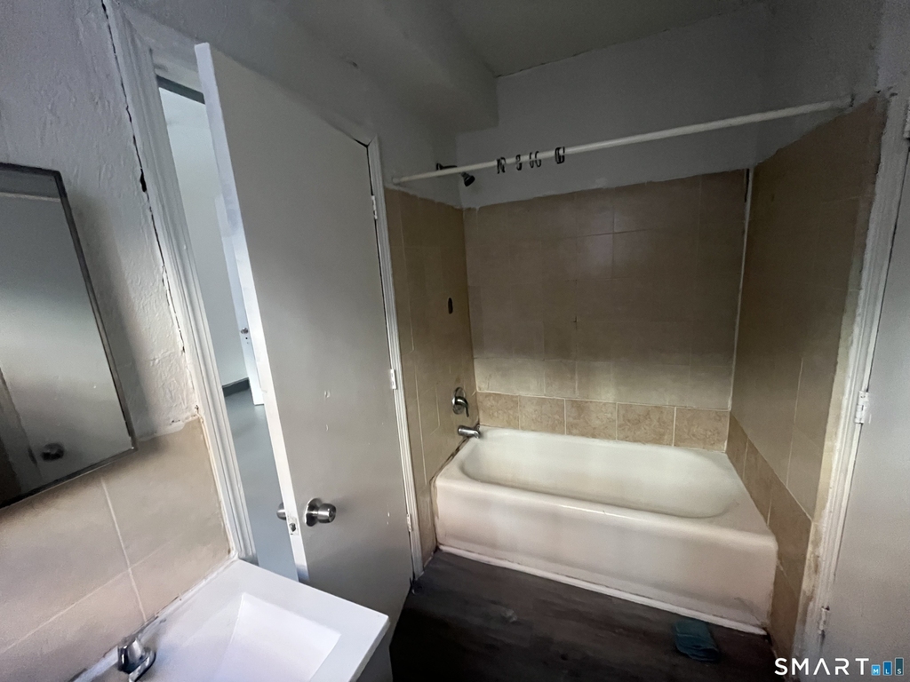 252 Sisson Avenue - Photo 3