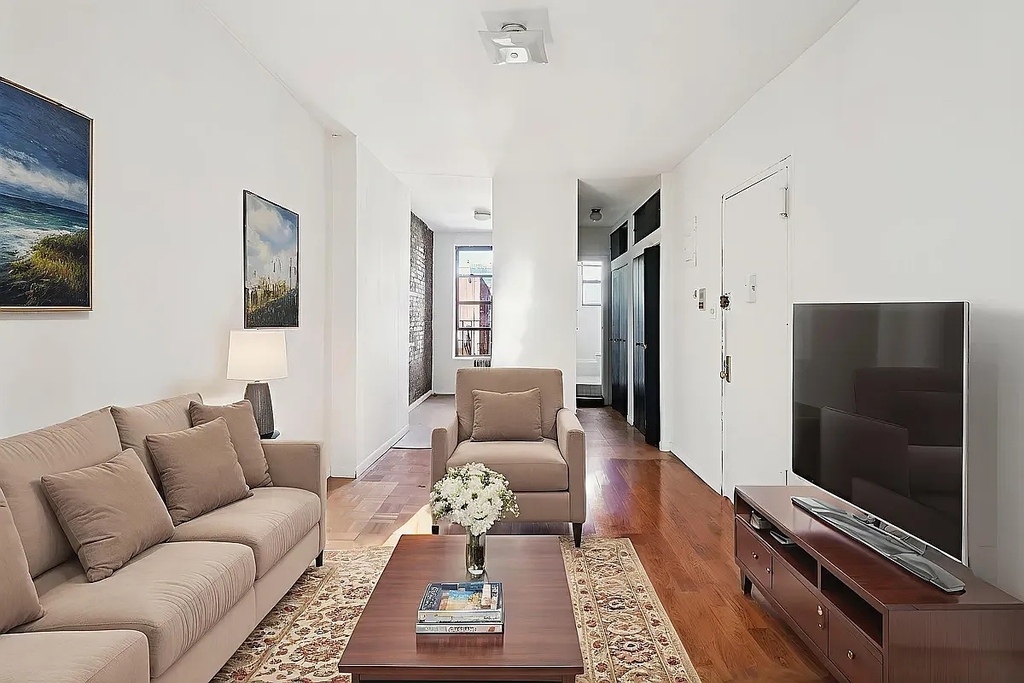 323A East 89th Street - Photo 0