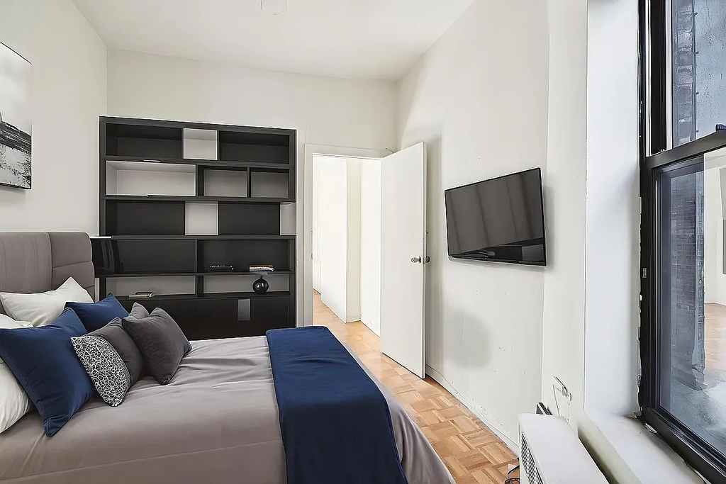 323A East 89th Street - Photo 4