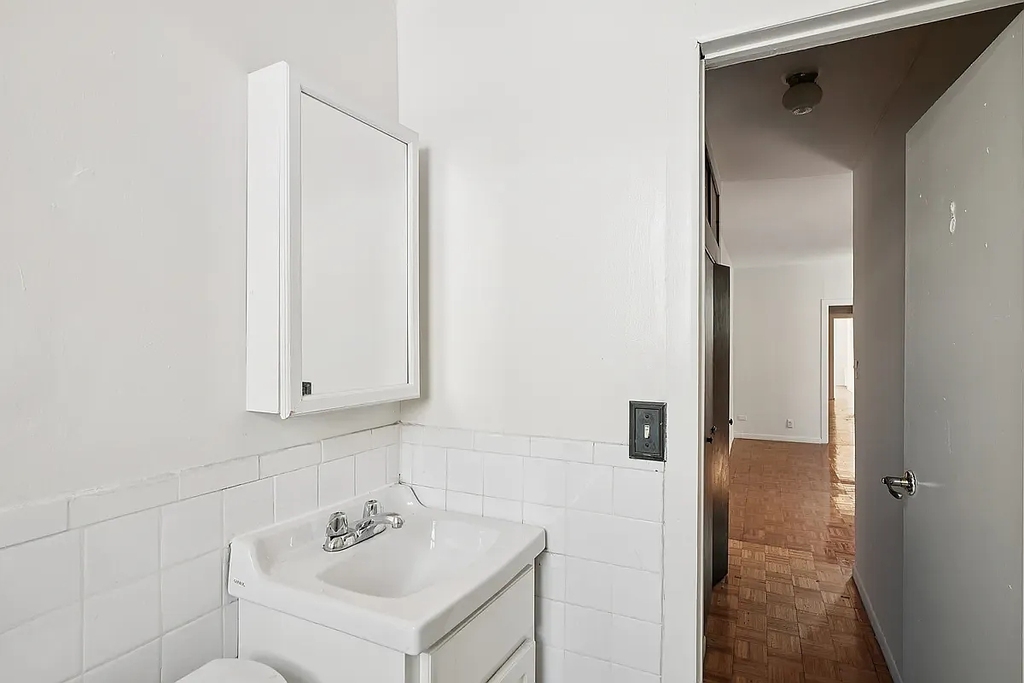 323A East 89th Street - Photo 6