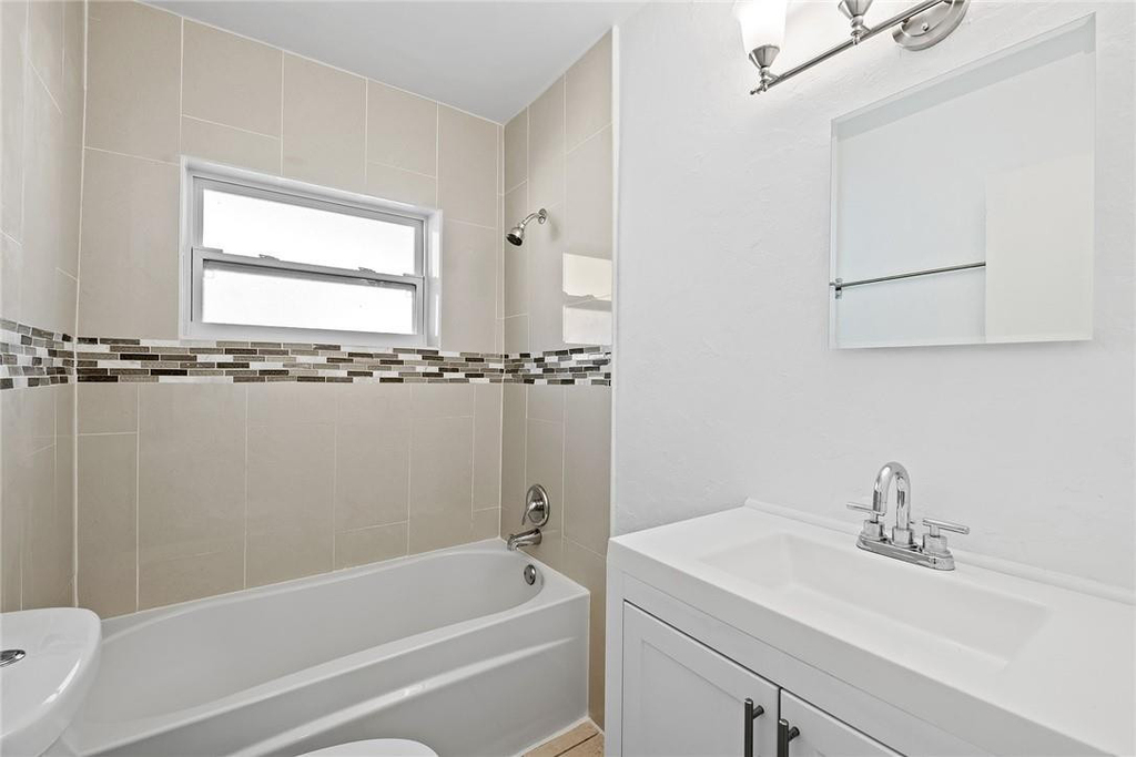581 Nw 17th Place - Photo 5