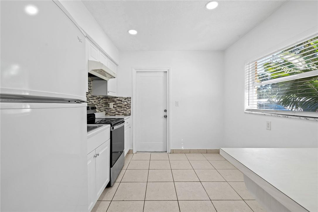 581 Nw 17th Place - Photo 2