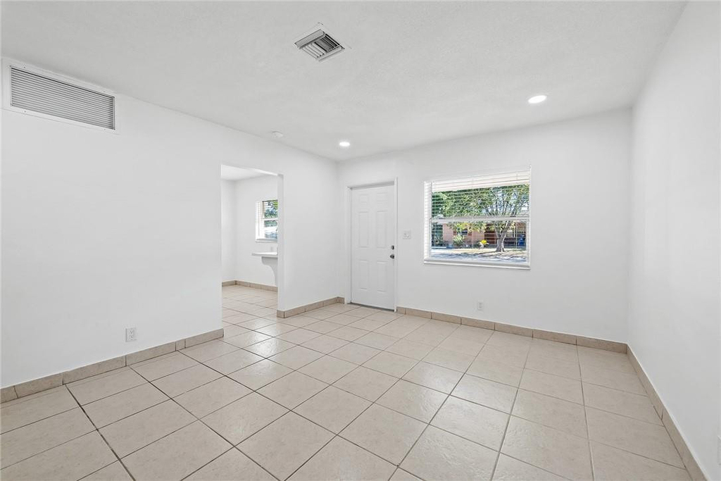 581 Nw 17th Place - Photo 4