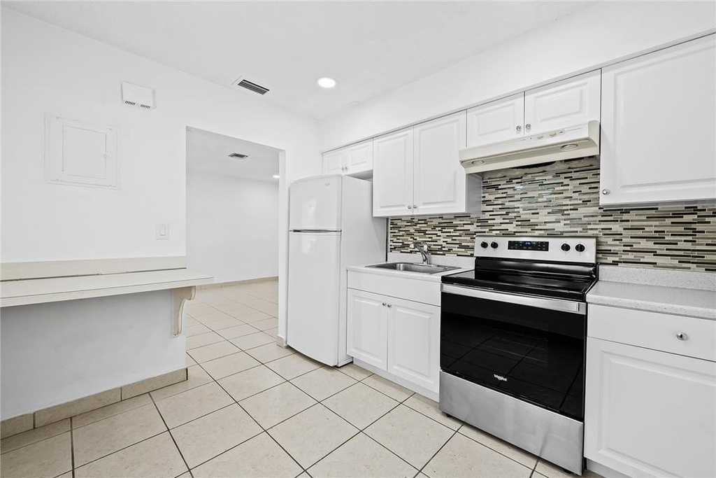 581 Nw 17th Place - Photo 1