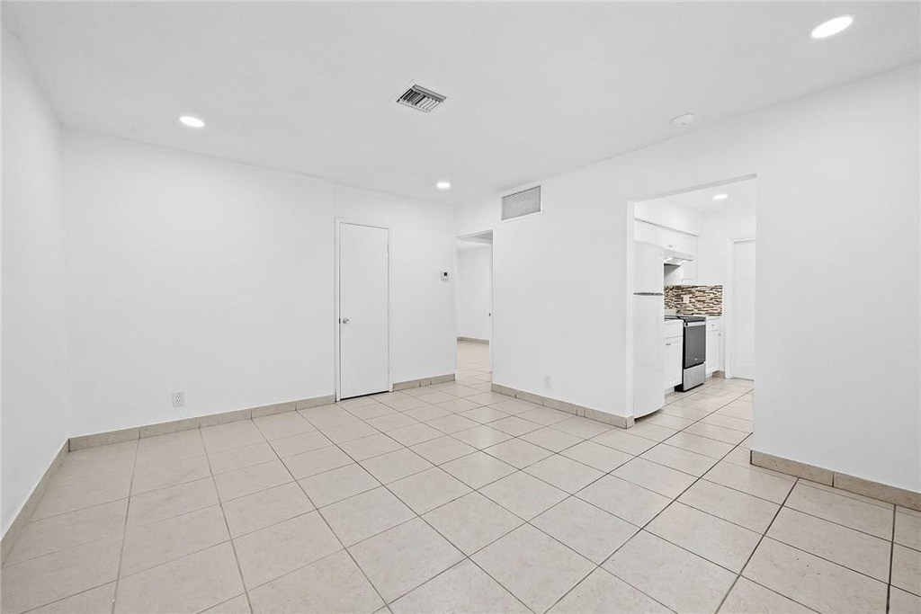 581 Nw 17th Place - Photo 3