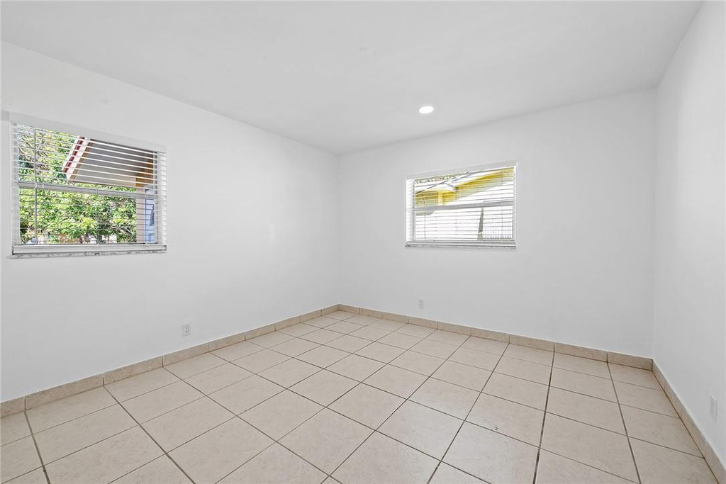 581 Nw 17th Place - Photo 6