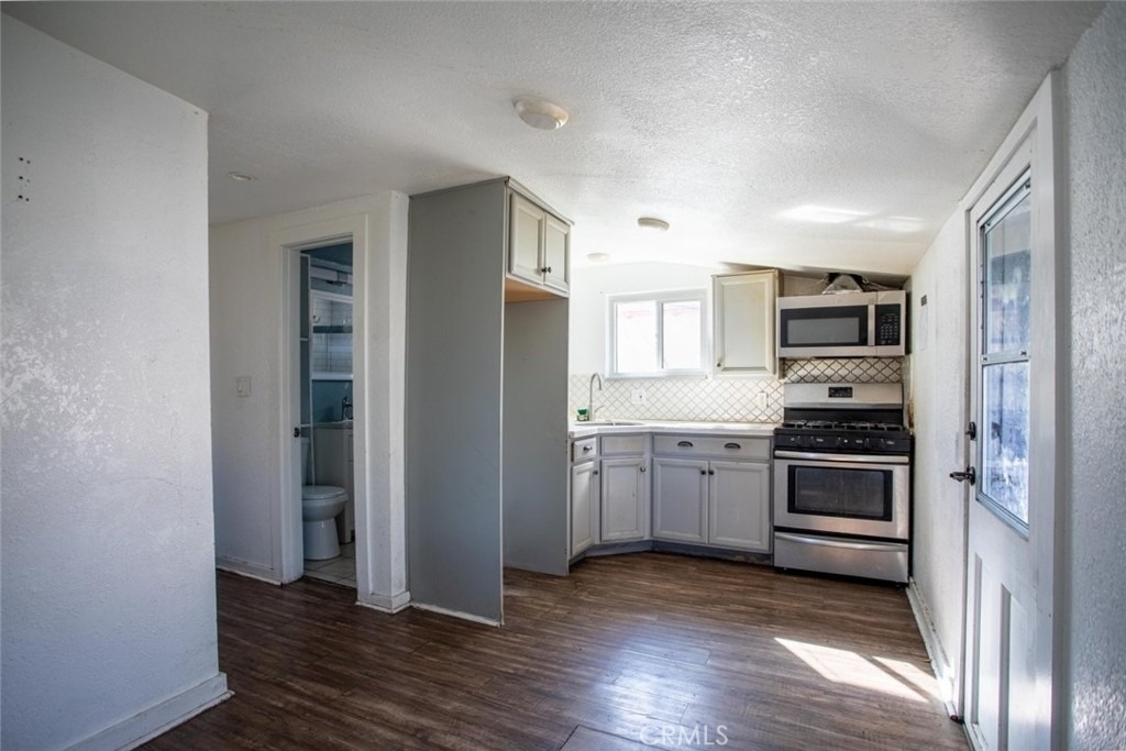 345 N Occidental Boulevard - Photo 7