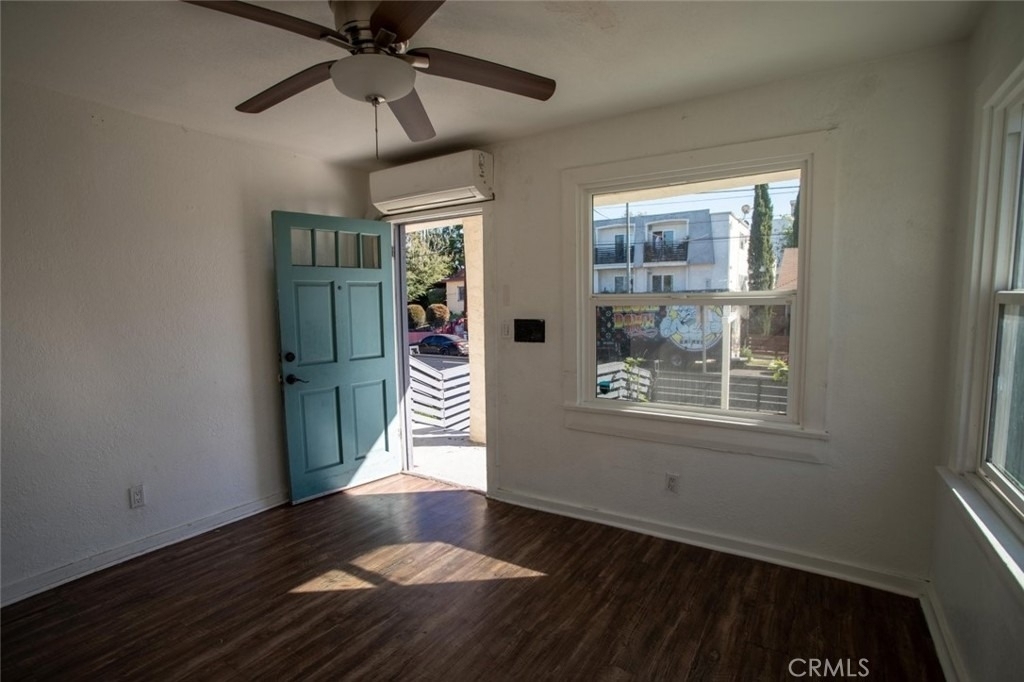 345 N Occidental Boulevard - Photo 2
