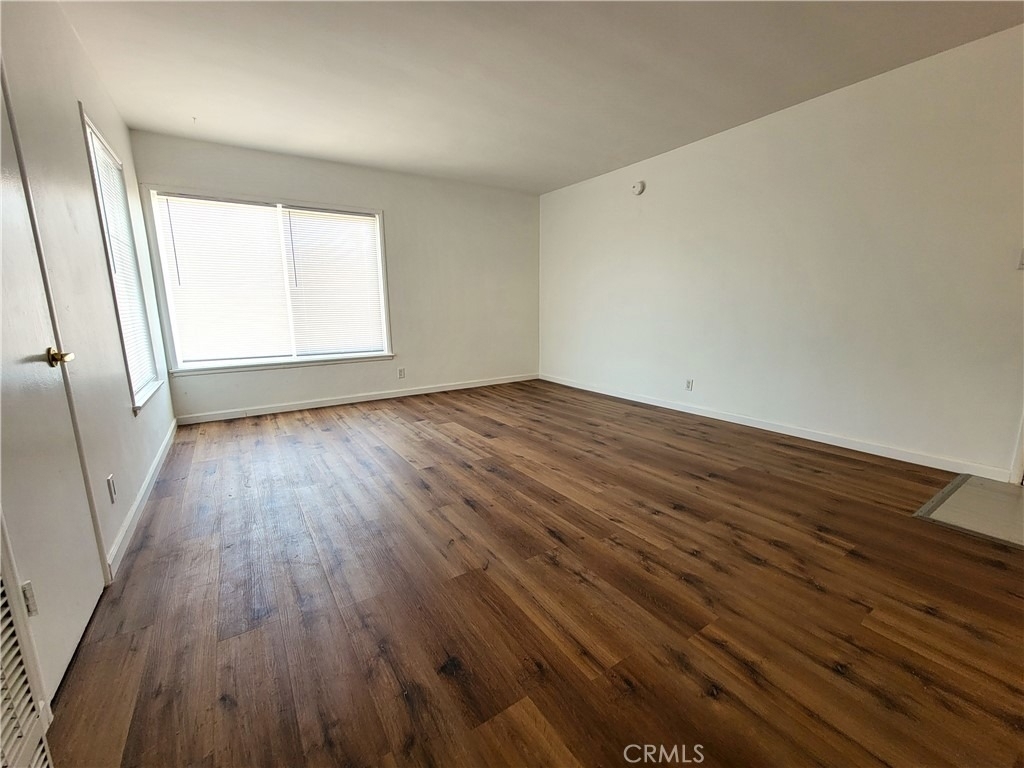1316 1/2 Anaheim Street - Photo 2