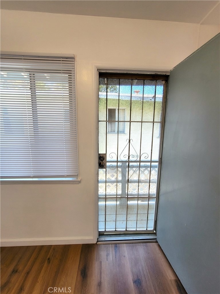 1316 1/2 Anaheim Street - Photo 5