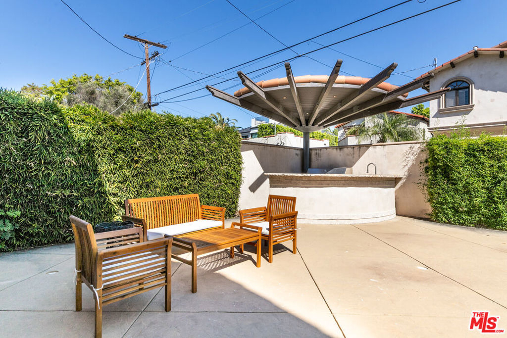 458 N Flores Street - Photo 28
