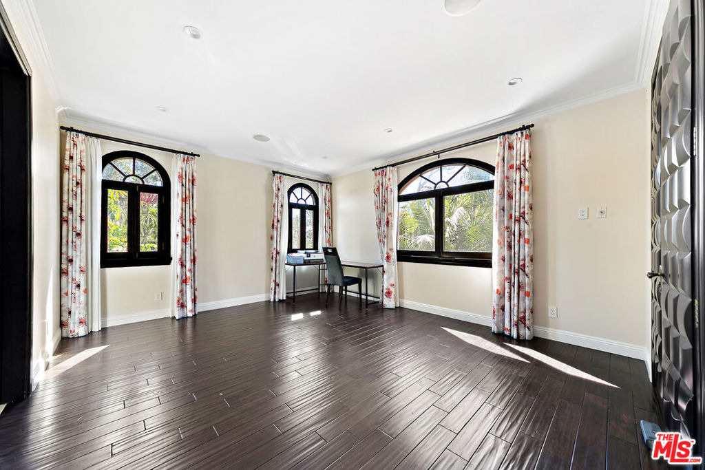 458 N Flores Street - Photo 22