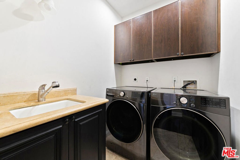 458 N Flores Street - Photo 24