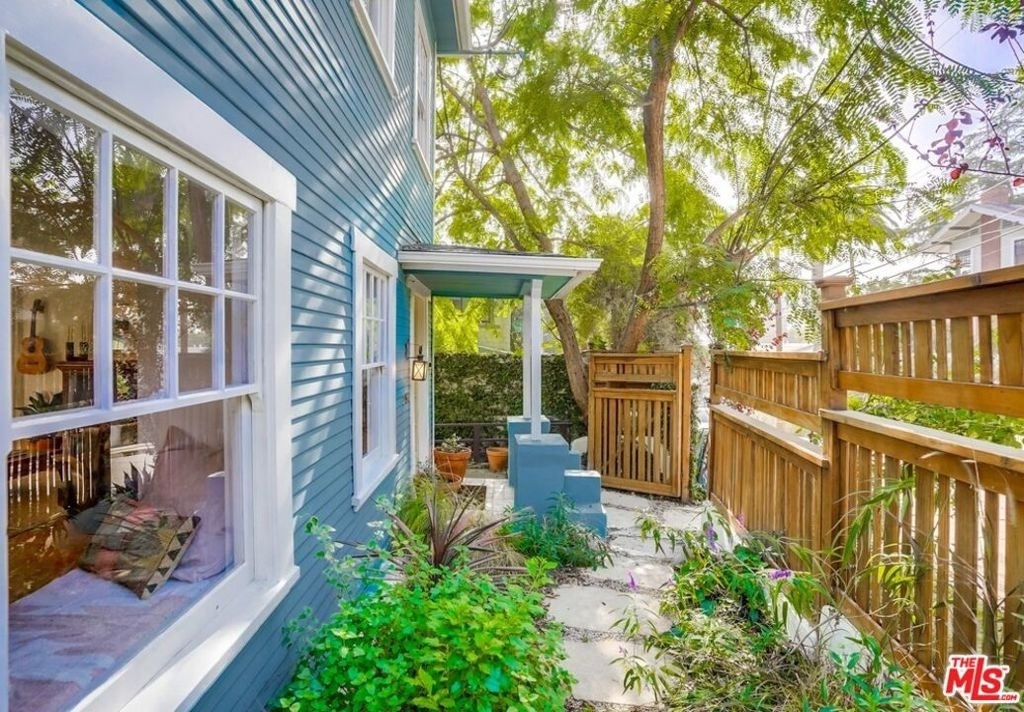 2154 Willetta Street - Photo 6