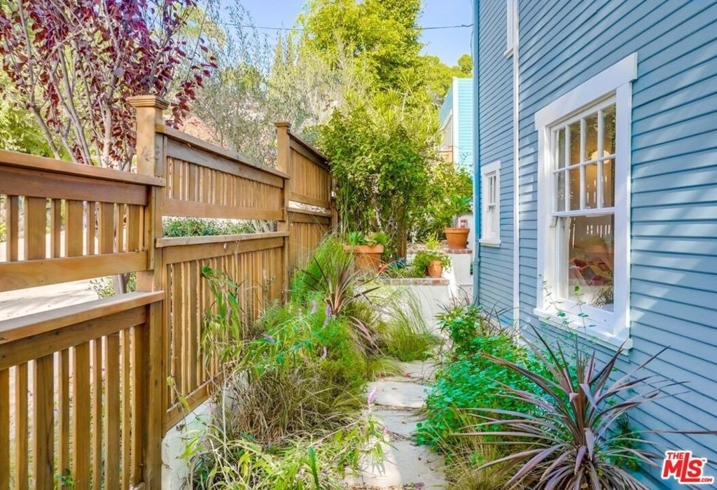 2154 Willetta Street - Photo 4