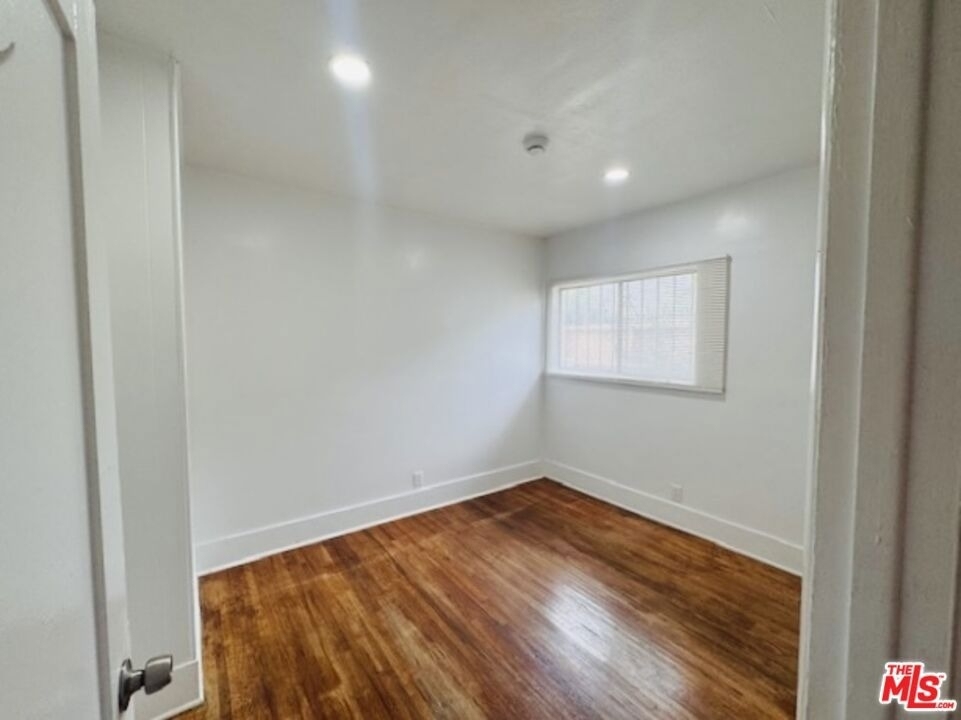 1100 W 48th Street - Photo 8