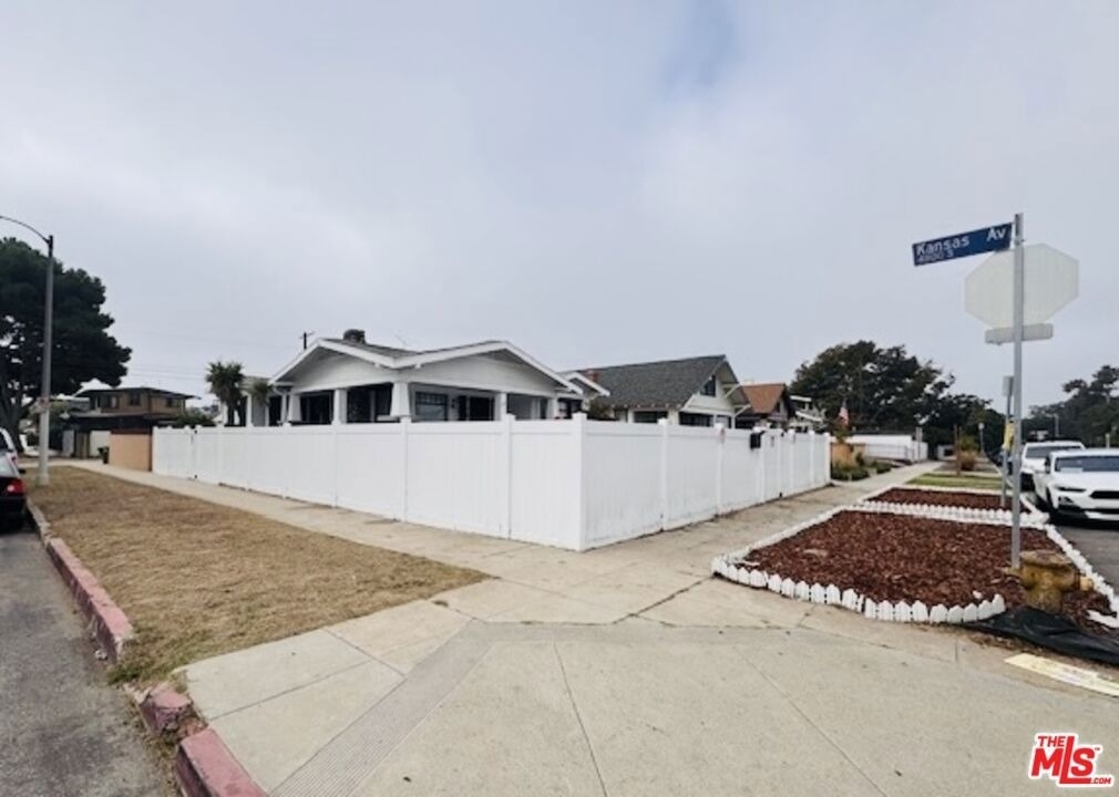 1100 W 48th Street - Photo 1