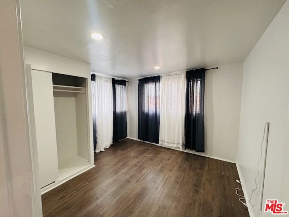 1100 W 48th Street - Photo 9