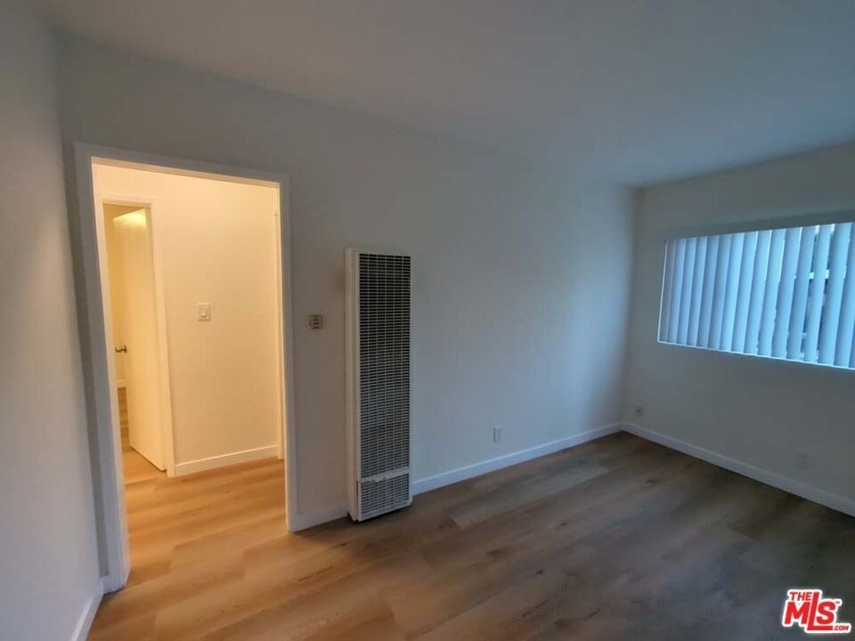 9815 Imperial Highway - Photo 4