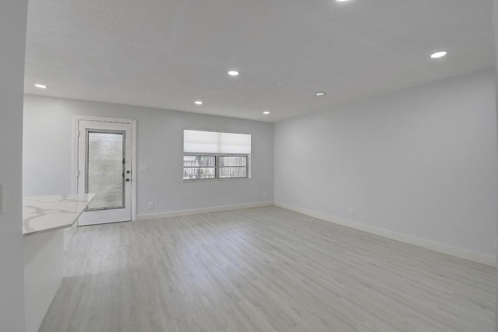 318 Monaco G Boulevard - Photo 30