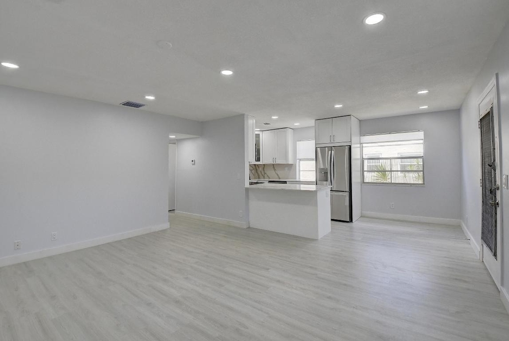 318 Monaco G Boulevard - Photo 29
