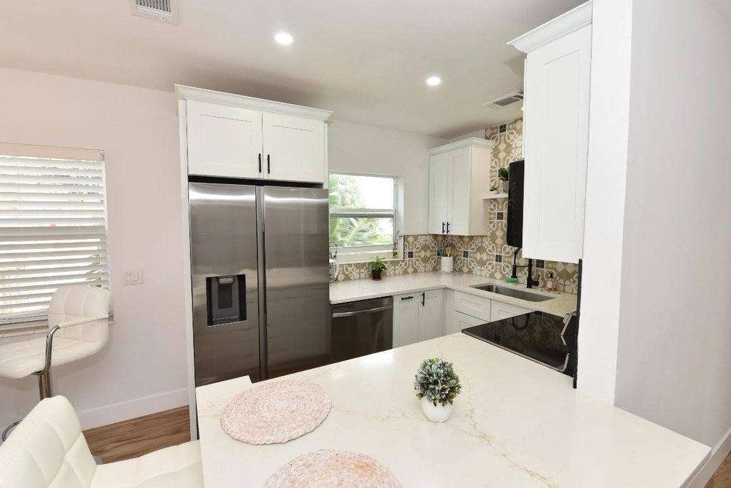 112 Salisbury - Photo 2