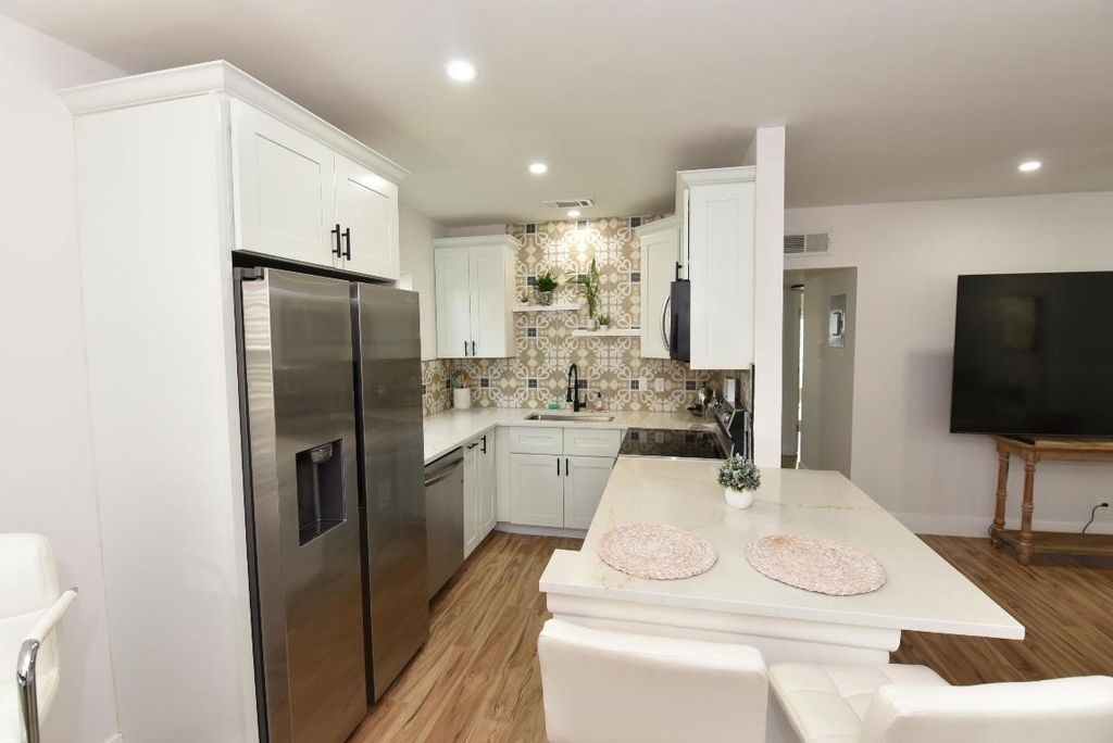 112 Salisbury - Photo 3