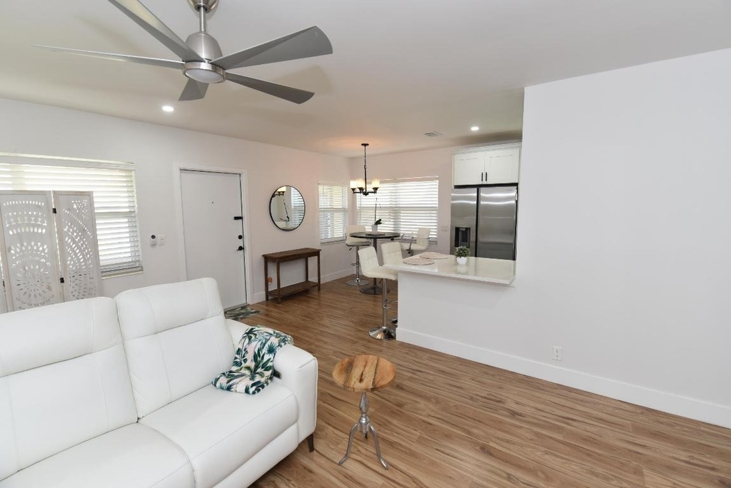 112 Salisbury - Photo 9