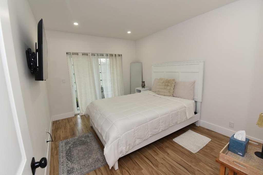 112 Salisbury - Photo 18