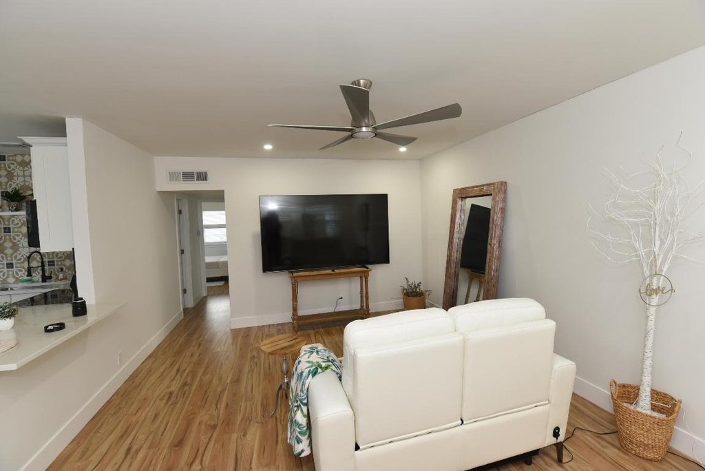 112 Salisbury - Photo 5