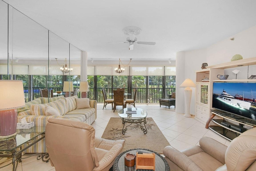 221 Ne Plantation Road - Photo 8