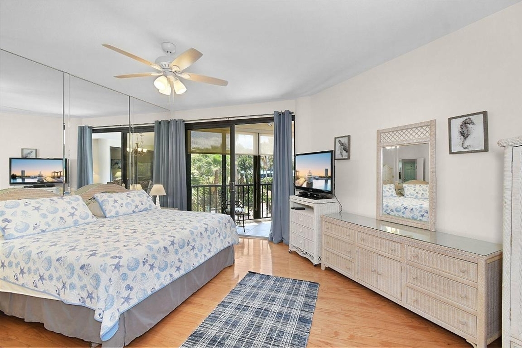221 Ne Plantation Road - Photo 17