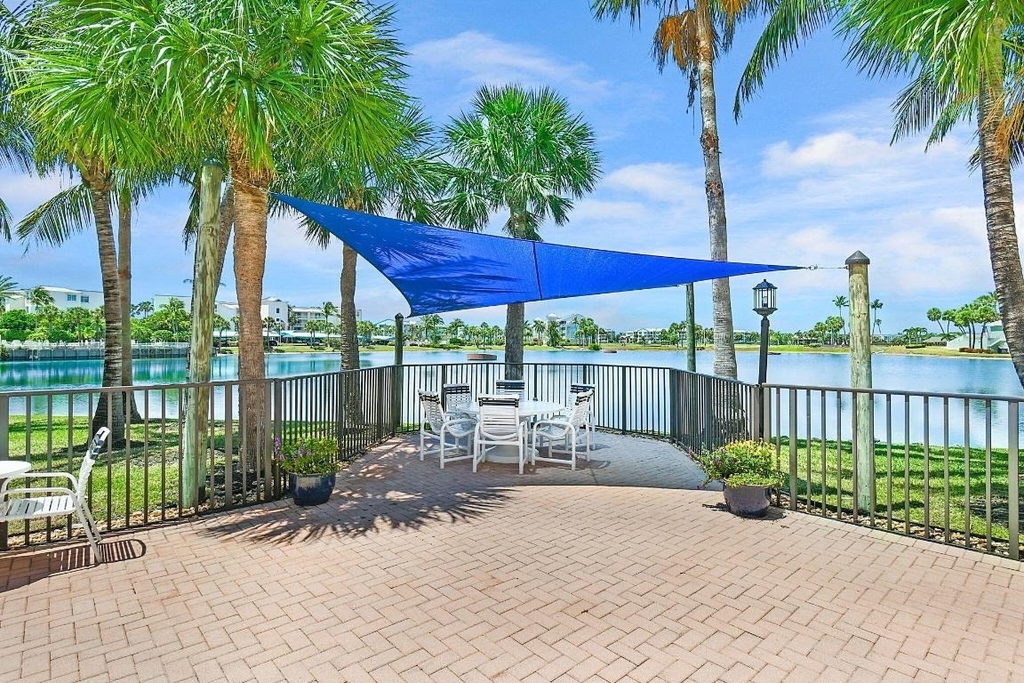 221 Ne Plantation Road - Photo 3